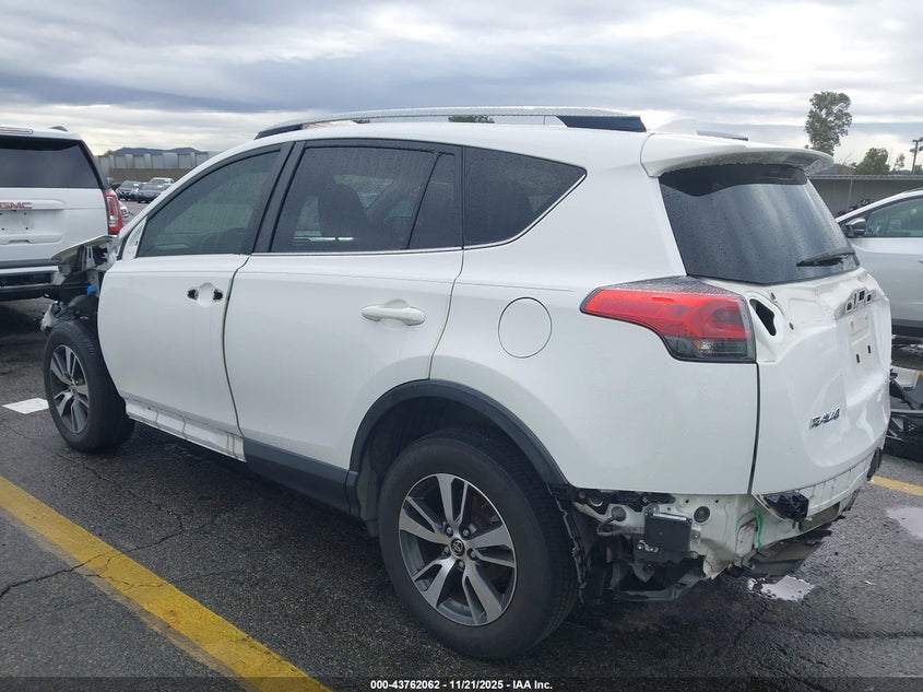 JTMWFREV0JJ198642 2018 TOYOTA RAV 4 photo no. 3