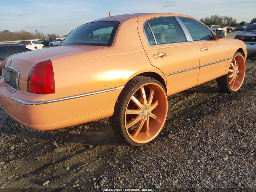 2005 Lincoln Town Car Signature VIN: 1LNHM81W35Y617339 Lot: 43743377