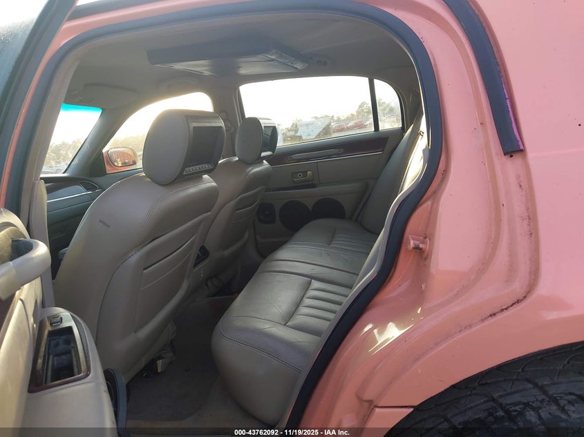 2005 Lincoln Town Car Signature VIN: 1LNHM81W35Y617339 Lot: 43743377