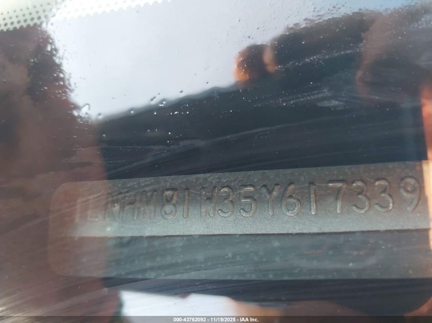 2005 Lincoln Town Car Signature VIN: 1LNHM81W35Y617339 Lot: 43743377