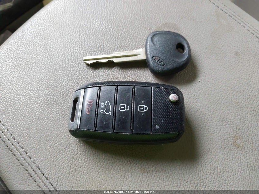 2016 Kia Sedona L VIN: KNDMA5C17G6120479 Lot: 43762104