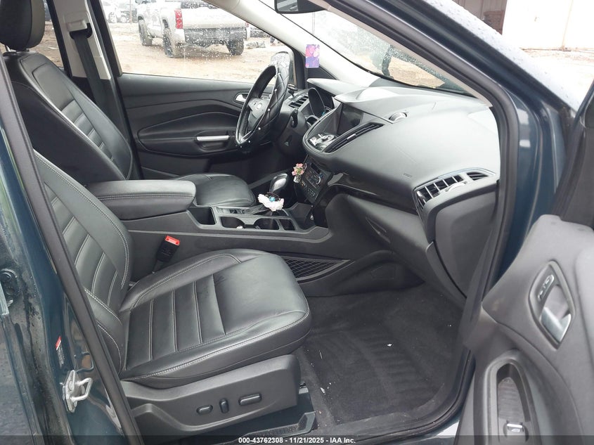 1FMCU9J98KUB43417 2019 FORD ESCAPE photo no. 5