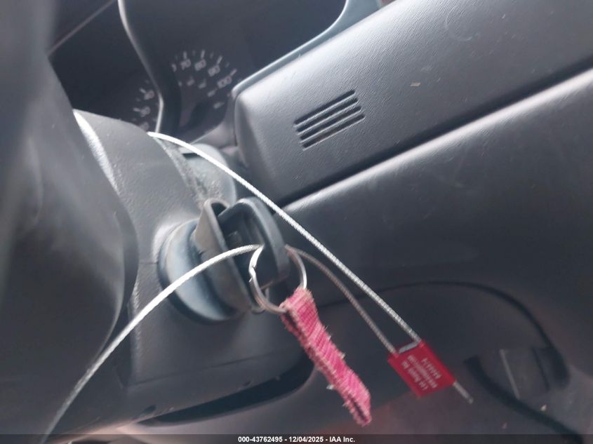 1999 Lincoln Town Car Signature VIN: 1LNFM82W2XY600492 Lot: 43762495