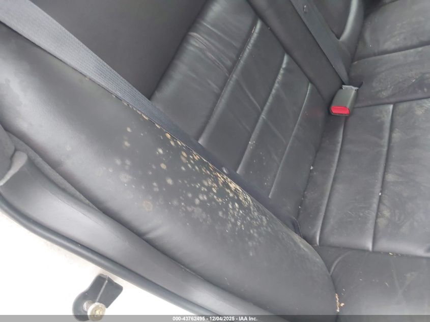 1999 Lincoln Town Car Signature VIN: 1LNFM82W2XY600492 Lot: 43762495