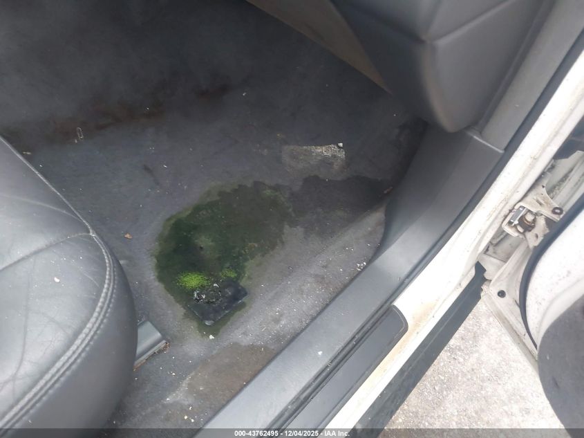 1999 Lincoln Town Car Signature VIN: 1LNFM82W2XY600492 Lot: 43762495