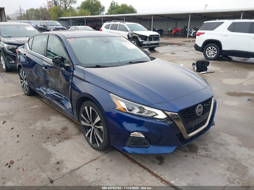 NISSAN ALTIMA SR FWD