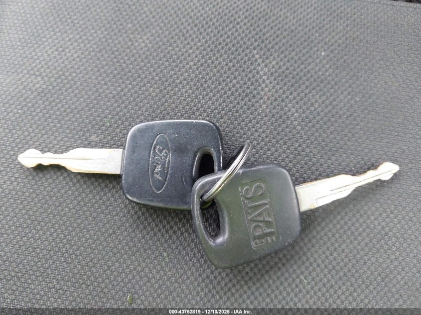 2000 Ford Explorer Xls VIN: 1FMZU62X4YZB82622 Lot: 43762819