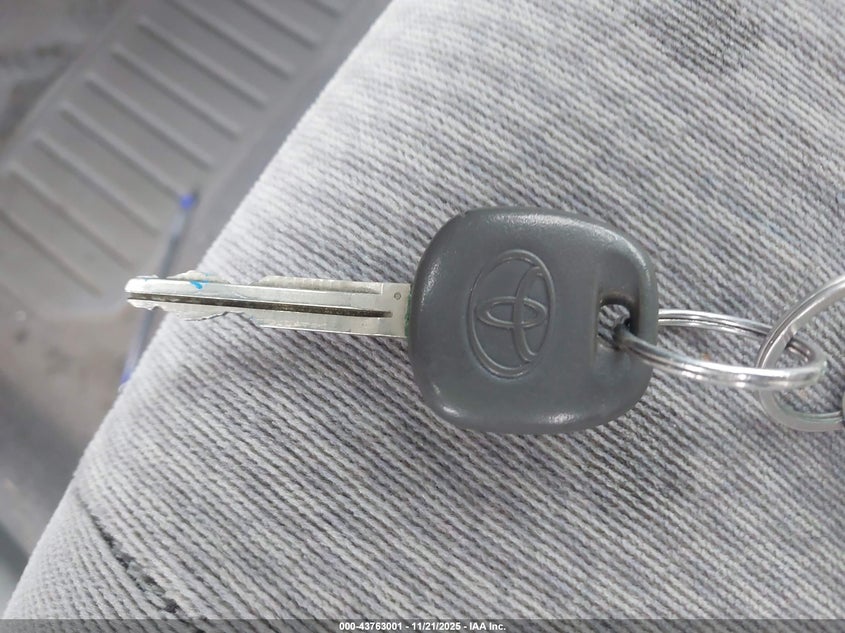 2005 Toyota Corolla Le VIN: 2T1BR30E05C483319 Lot: 43763001