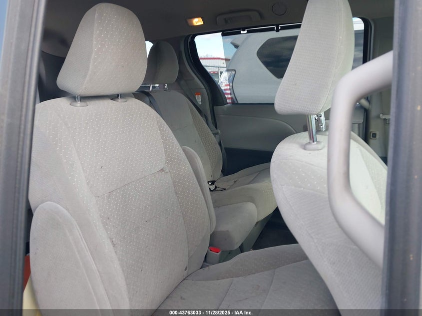 2019 Toyota Sienna Le 8 Passenger VIN: 5TDKZ3DC2KS968993 Lot: 43763033