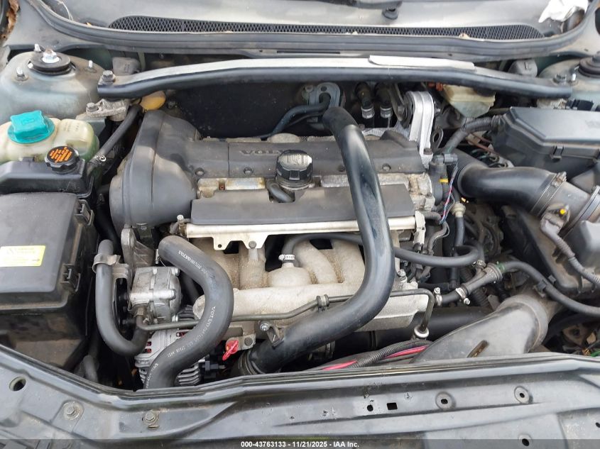 2004 Volvo V70 2.5T VIN: YV1SW59V142376813 Lot: 43763133