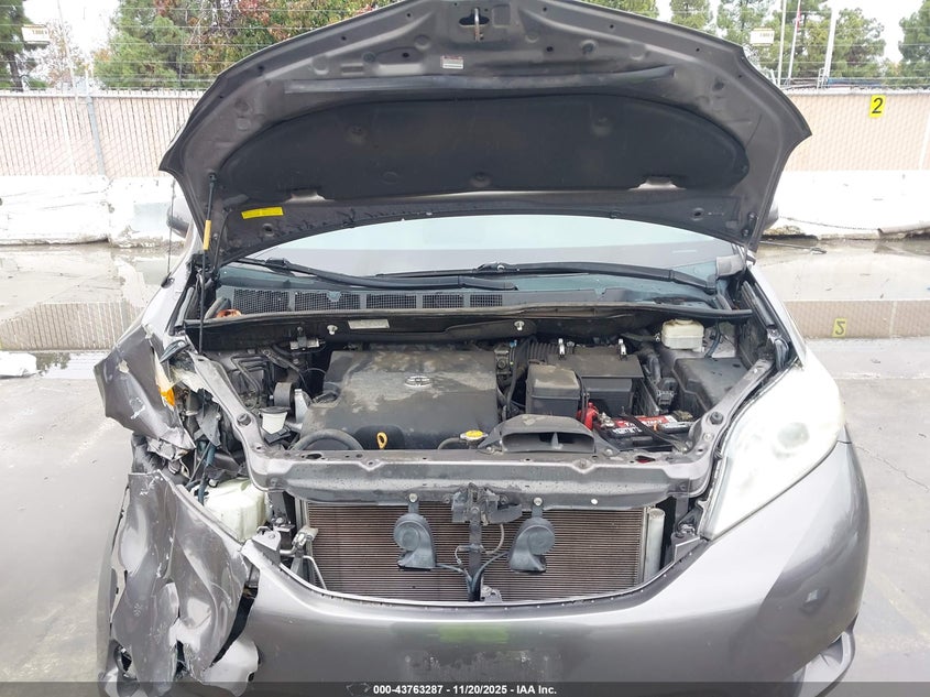5TDYK3DC3ES456050 2014 TOYOTA SIENNA photo no. 10