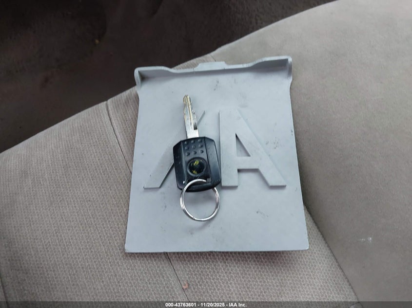 2005 Mercury Grand Marquis Gs VIN: 2MEFM74W85X674135 Lot: 43763601