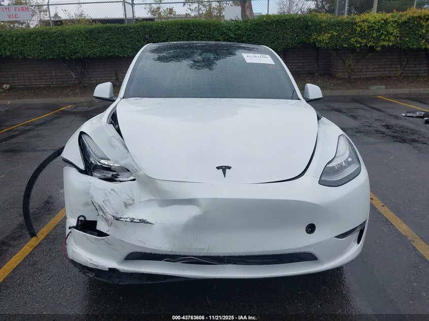 2023 Tesla Model Y Awd/Long Range Dual Motor All-Wheel Drive VIN: 7SAYGDEE9PA099939 Lot: 43763606