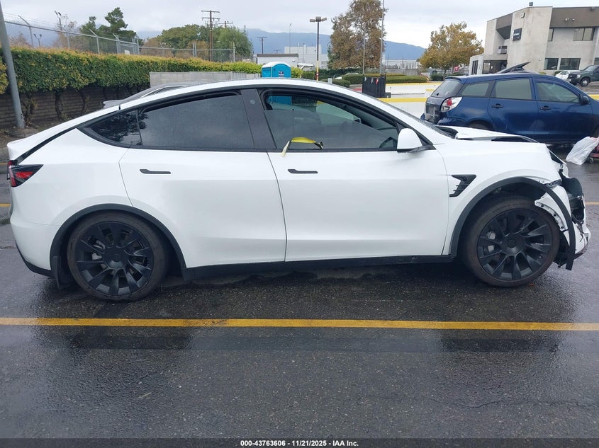 2023 Tesla Model Y Awd/Long Range Dual Motor All-Wheel Drive VIN: 7SAYGDEE9PA099939 Lot: 43763606