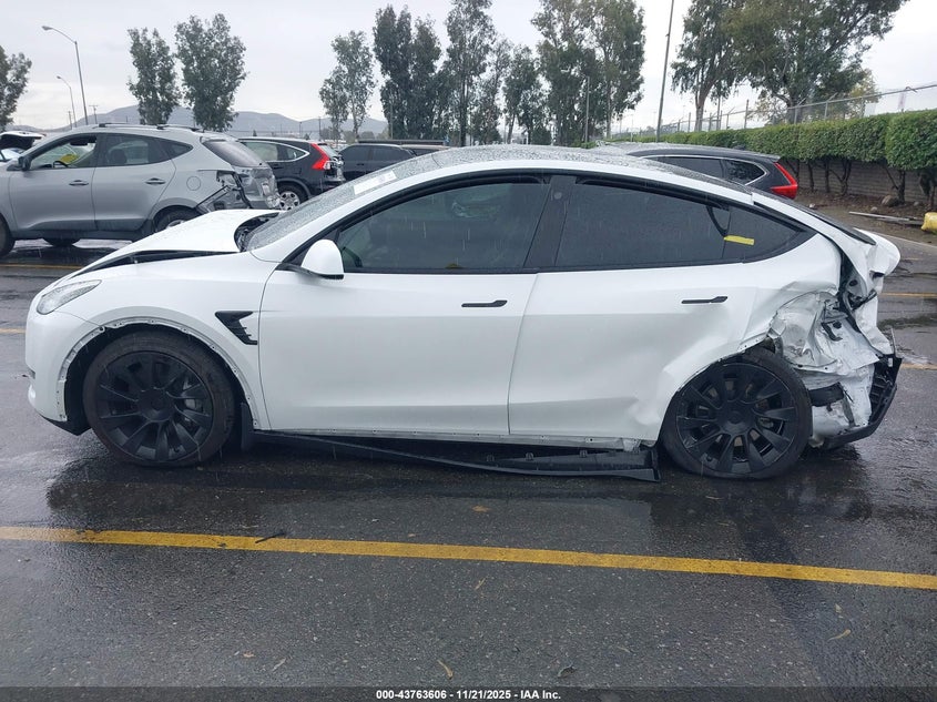 2023 Tesla Model Y Awd/Long Range Dual Motor All-Wheel Drive VIN: 7SAYGDEE9PA099939 Lot: 43763606
