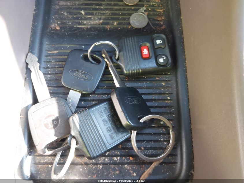 1999 Ford Expedition Eddie Bauer/Xlt VIN: 1FMPU18L4XLB11484 Lot: 43763647