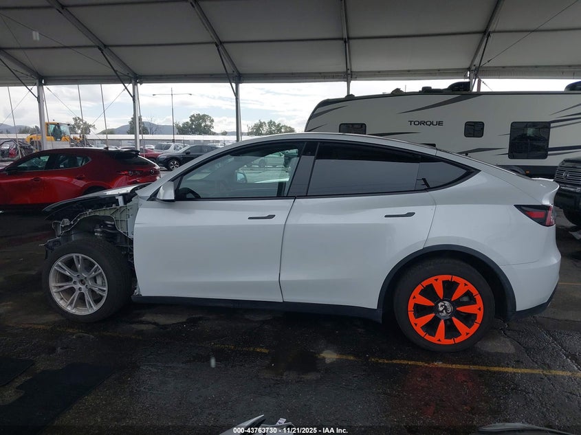 2023 Tesla Model Y Awd/Long Range Dual Motor All-Wheel Drive VIN: 7SAYGDEE4PA129168 Lot: 43763730