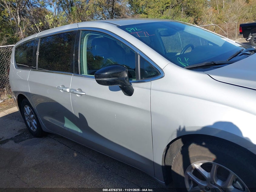 2024 Chrysler Pacifica Touring L VIN: 2C4RC1BG2RR165288 Lot: 43763733