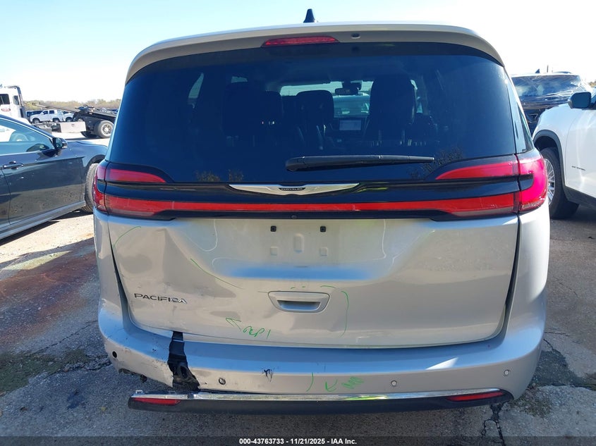 2024 Chrysler Pacifica Touring L VIN: 2C4RC1BG2RR165288 Lot: 43763733