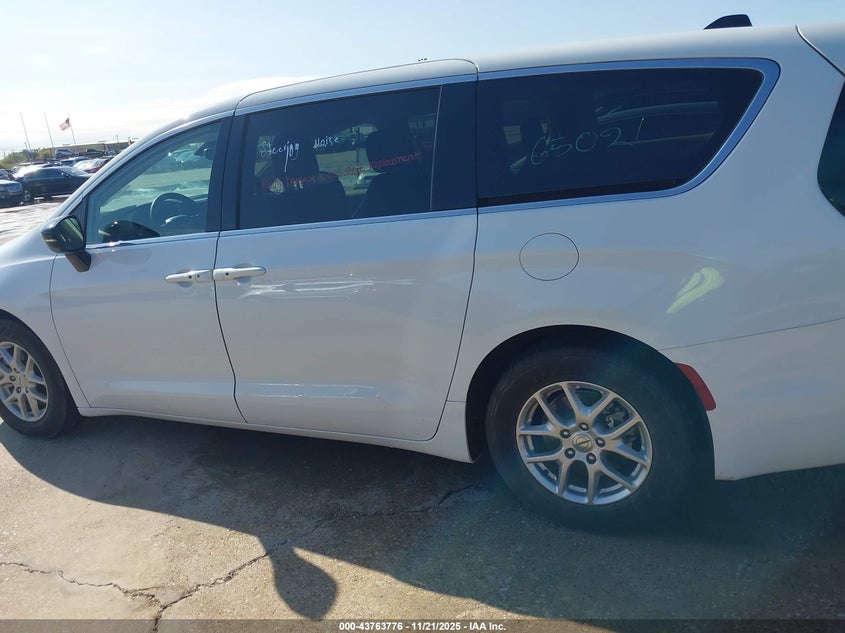 2024 Chrysler Pacifica Touring L VIN: 2C4RC1BG8RR116502 Lot: 43763776