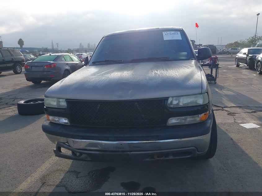2002 Chevrolet Tahoe C1500 VIN: 1GNEC13T32J275665 Lot: 43763815