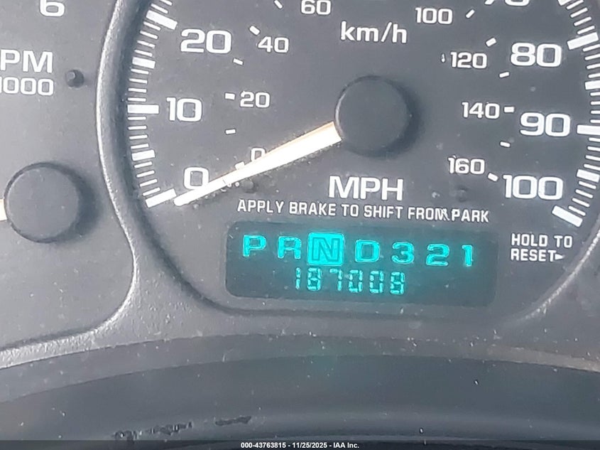 2002 Chevrolet Tahoe C1500 VIN: 1GNEC13T32J275665 Lot: 43763815