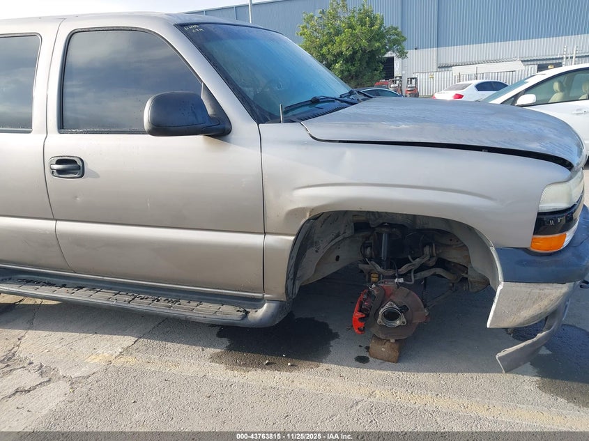 2002 Chevrolet Tahoe C1500 VIN: 1GNEC13T32J275665 Lot: 43763815