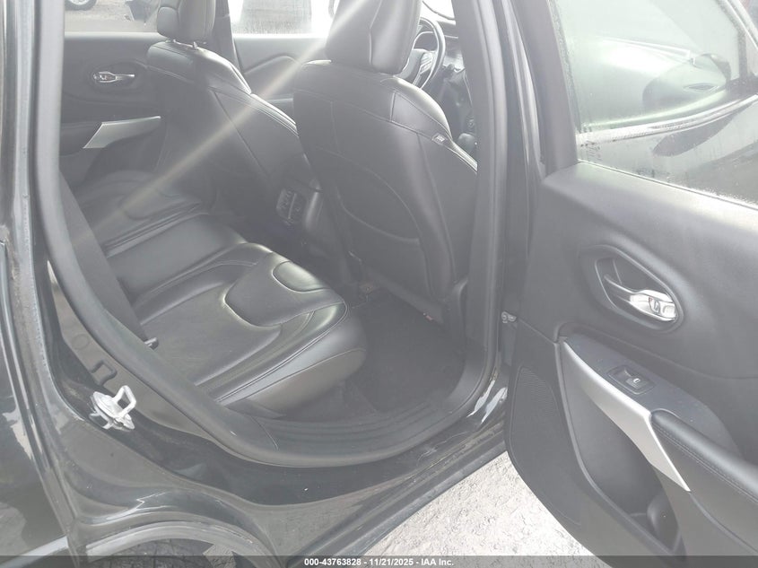 2017 Jeep Cherokee Overland 4X4 VIN: 1C4PJMJS6HW634795 Lot: 43763828