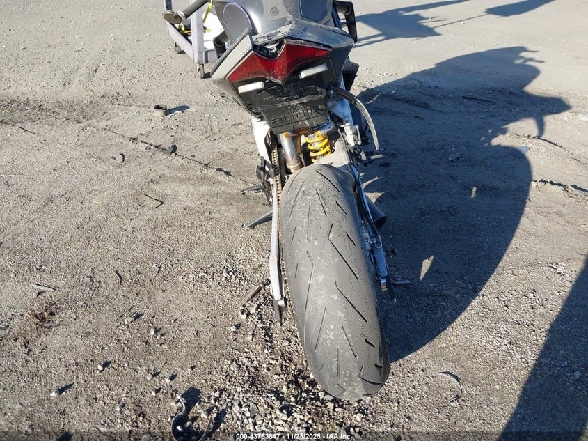 2023 Aprilia Rsv4 1100 VIN: ZD4KYUA00PS000655 Lot: 43763847