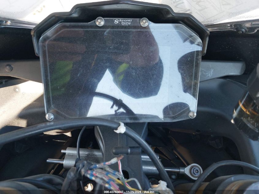 2023 Aprilia Rsv4 1100 VIN: ZD4KYUA00PS000655 Lot: 43763847