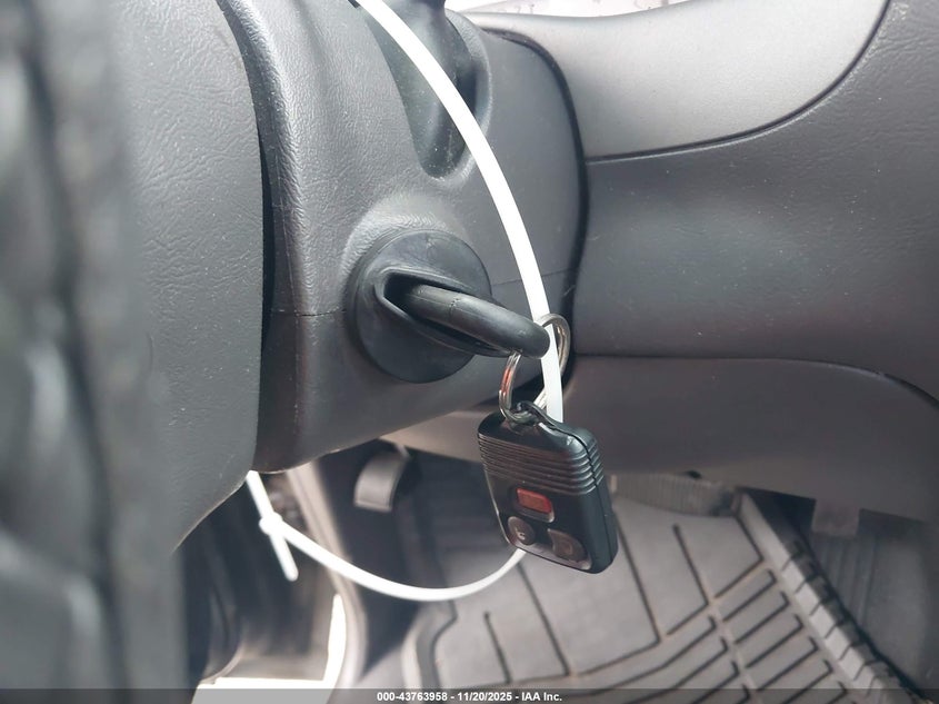 2002 Ford Explorer Sport Trac VIN: 1FMZU67EX2UB17477 Lot: 43763958