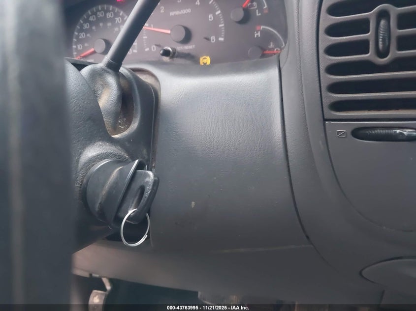 2000 Ford F-150 Lariat/Work Series/Xl/Xlt VIN: 1FTRX18L6YKA33110 Lot: 43763995