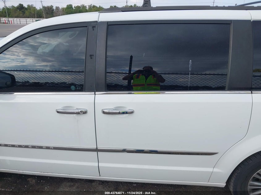 2014 Chrysler Town & Country Touring-L VIN: 2C4RC1CG7ER425757 Lot: 43764071