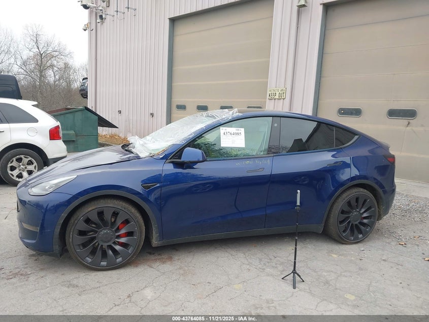 2022 Tesla Model Y Performance Dual Motor All-Wheel Drive VIN: 7SAYGDEFXNF375957 Lot: 43764085