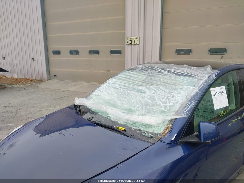 2022 Tesla Model Y Performance Dual Motor All-Wheel Drive VIN: 7SAYGDEFXNF375957 Lot: 43764085