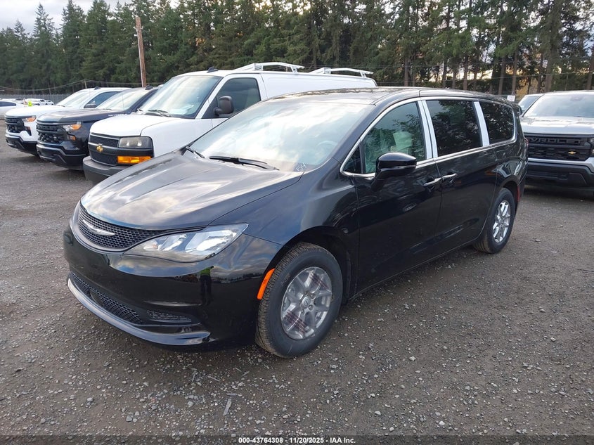 2C4RC1CG7TR173294 2026 CHRYSLER VOYAGER photo no. 2