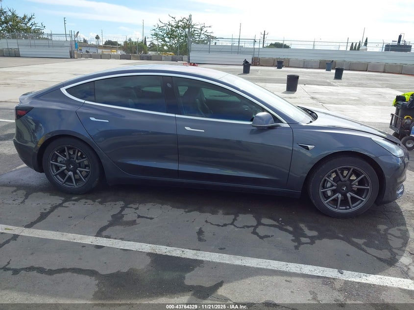 2019 Tesla Model 3 Long Range/Performance VIN: 5YJ3E1EBXKF191736 Lot: 43764329