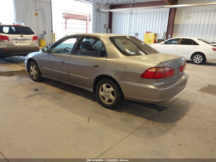 JHMCG5663YC026120 2000 HONDA ACCORD photo no. 3