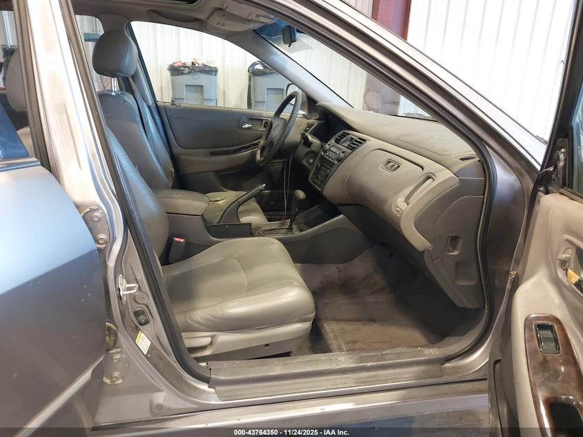 JHMCG5663YC026120 2000 HONDA ACCORD photo no. 5