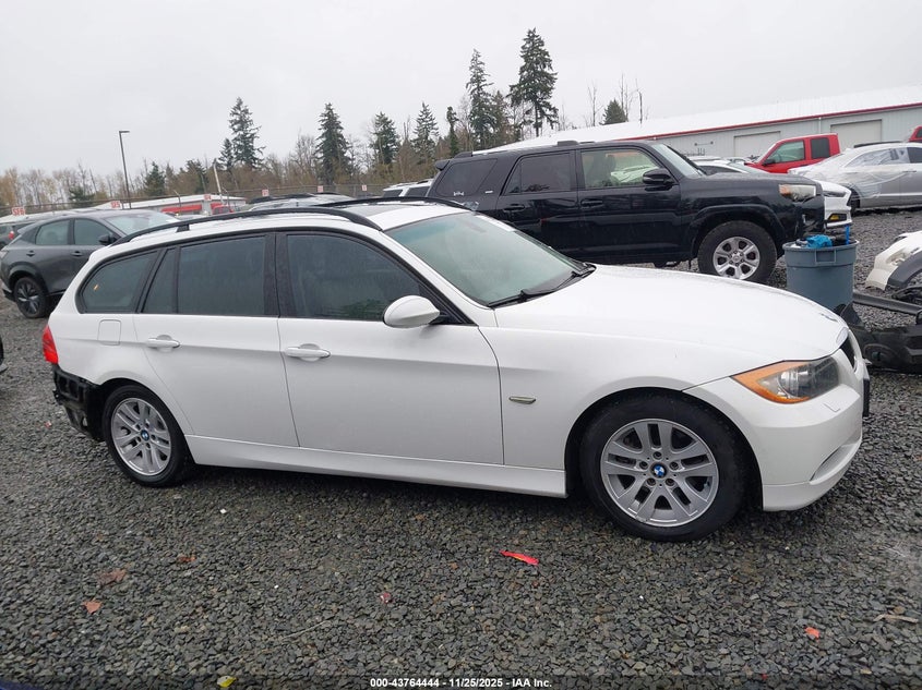2007 BMW 328Xi VIN: WBAVT73557FZ35970 Lot: 43764444