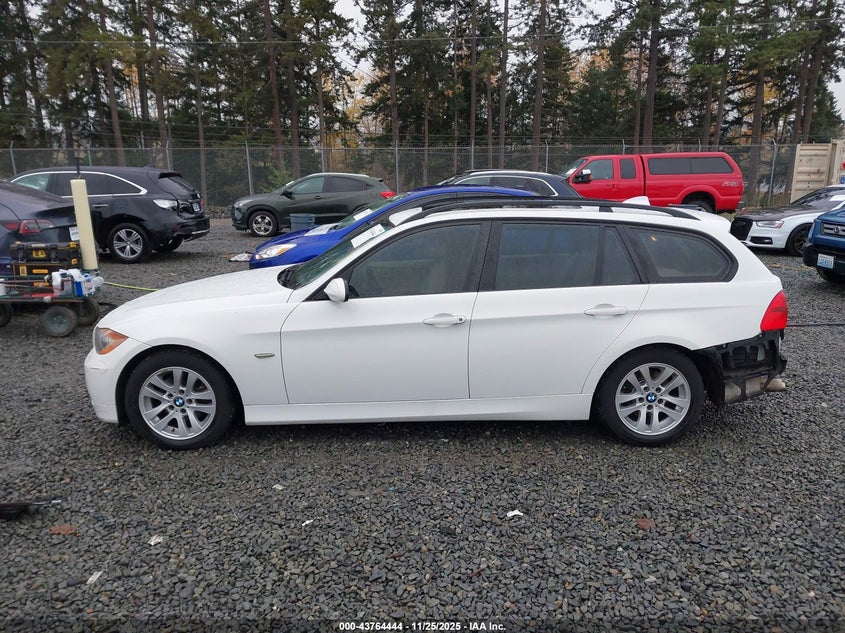 2007 BMW 328Xi VIN: WBAVT73557FZ35970 Lot: 43764444