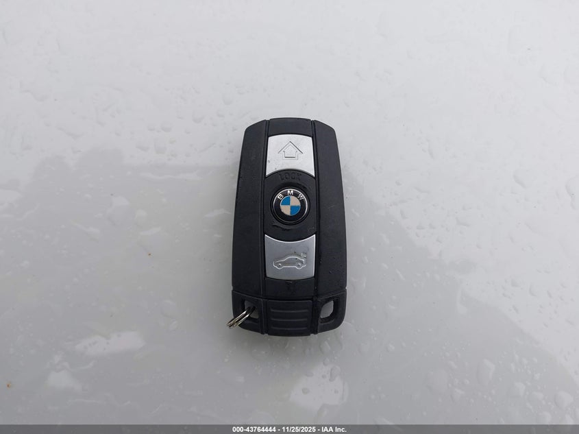 2007 BMW 328Xi VIN: WBAVT73557FZ35970 Lot: 43764444