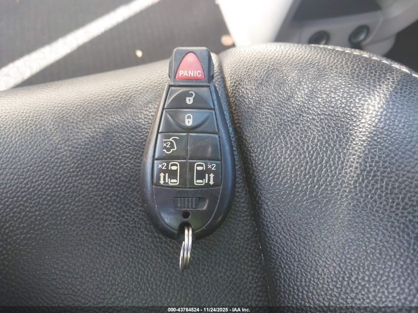 2013 Chrysler Town & Country Touring VIN: 2C4RC1BG7DR705825 Lot: 43764524