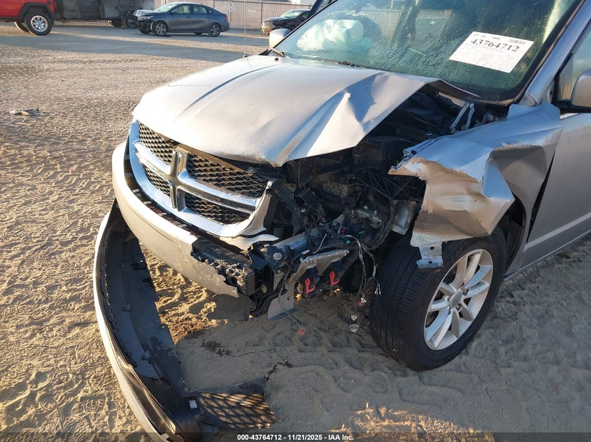 2018 Dodge Grand Caravan Sxt VIN: 2C4RDGCG3JR301253 Lot: 43764712