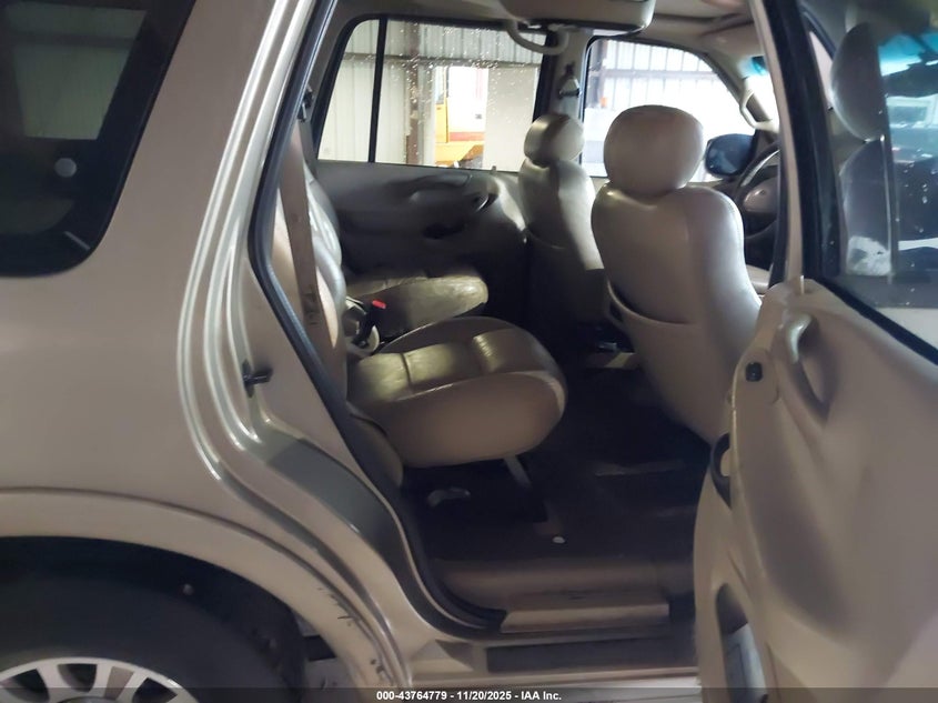 2001 Ford Expedition Eddie Bauer VIN: 1FMRU17LX1LB77796 Lot: 43764779