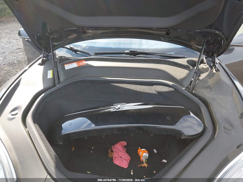 2015 Tesla Model S 70D/85D/P85D VIN: 5YJSA1H21FF095177 Lot: 43764799