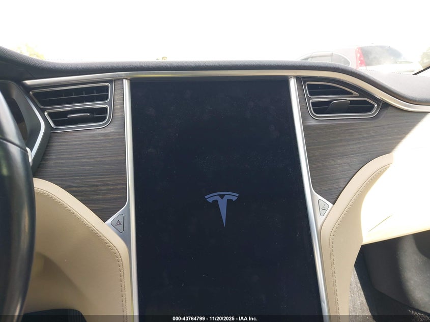 2015 Tesla Model S 70D/85D/P85D VIN: 5YJSA1H21FF095177 Lot: 43764799