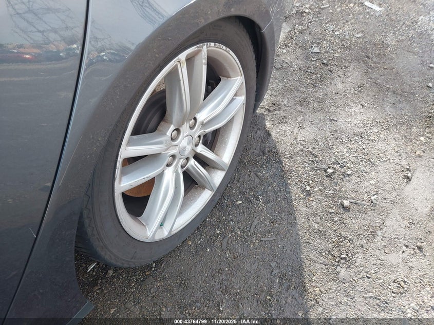 2015 Tesla Model S 70D/85D/P85D VIN: 5YJSA1H21FF095177 Lot: 43764799