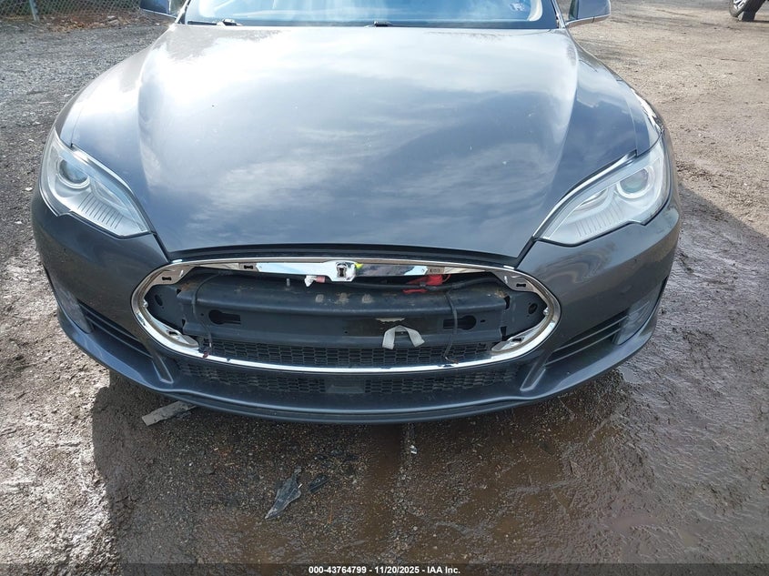 2015 Tesla Model S 70D/85D/P85D VIN: 5YJSA1H21FF095177 Lot: 43764799