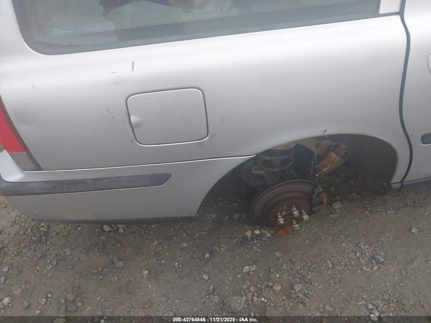 2002 Volvo V70 2.4 VIN: YV1SW61R822235240 Lot: 43764846